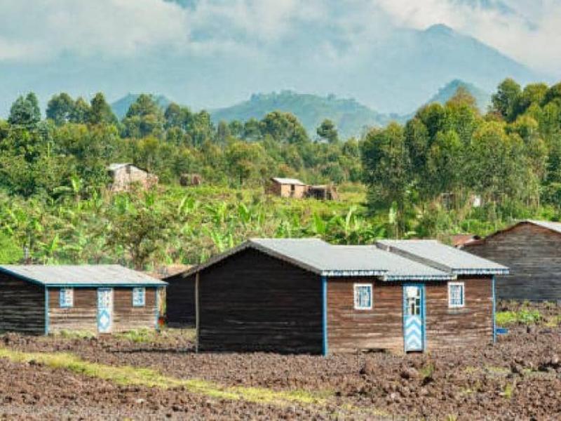 Des maisons nouvellement construites dans la coulée de lave du volcan Nyiragongo au Nord-Kivu [ photo d'illustration]