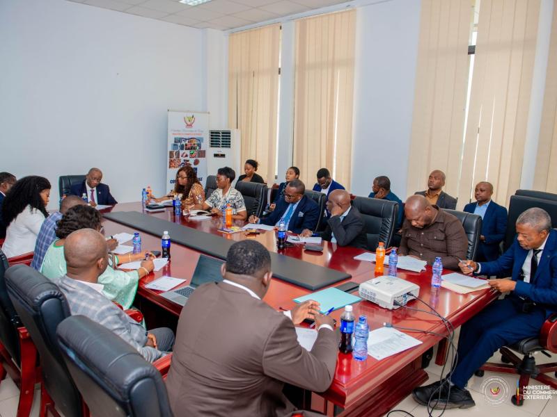 Benezeth Msafiri Kyakakala, directeur de cabinet du ministre du Commerce extérieur en RDC a présidé ce lundi 03 mars 2025 une réunion préparatoire sur la participation de la RDC à l’Expo Osaka 2025.