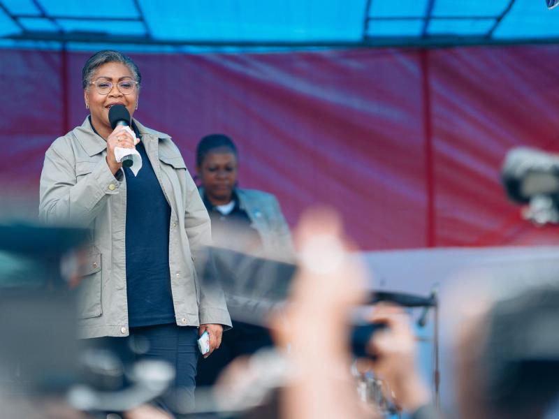 La Première ministre Judith Suminwa Tuluka lors du meeting à Kimpese, au Kongo central
