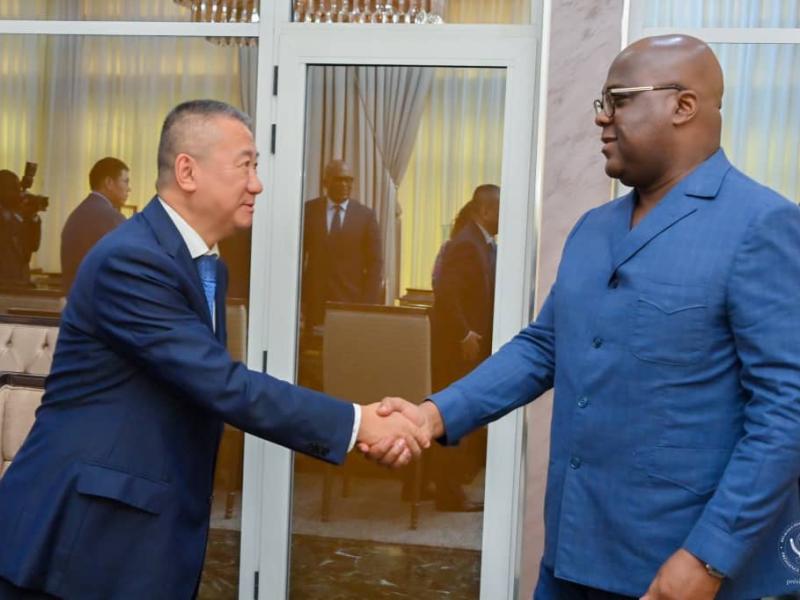 Le chef de l'État Félix Tshisekedi et l’Envoyé spécial de l’ONU pour la région des Grands Lacs M. Huang, lundi 10 mars à Kinshasa
