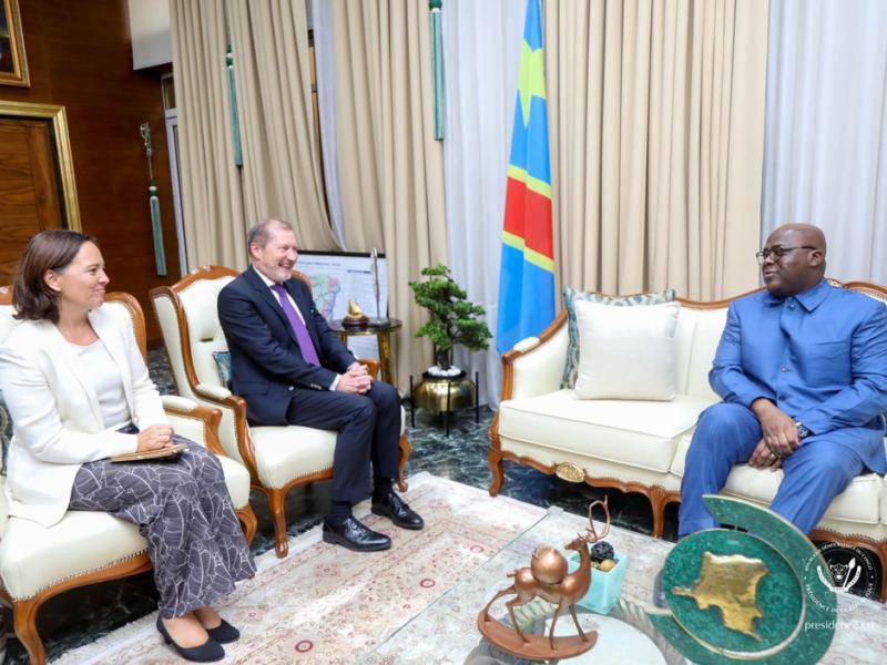 Le chef de l'État Félix Tshisekedi et le nouvel envoyé spécial de la Belgique pour la Région des Grands Lacs, accompagné d'une diplomate mercredi 12 mars 2025