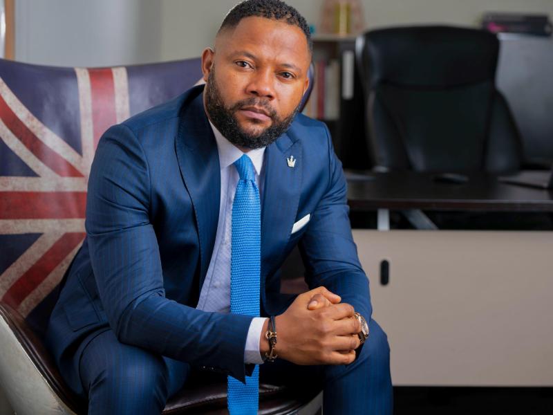 Guylain Tshibamba, Expert en communication stratégique, publique & gestion des crises,  Lauréat du Collège des Hautes Études de Stratégie et de Défense CHESD, CEO ICONES Créa & Stratégies.