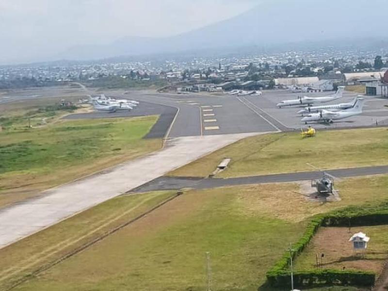 Vue de loin du tarmac et piste d’atterrissage de l’aéroport international de Goma [photo d’illustration]