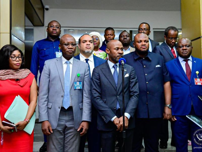 Le ministre Patrick Muyaya donne le compte-rendu de la réunion de crise présidée par le Président Félix Tshisekedi à la Cité de l’Union Africaine
