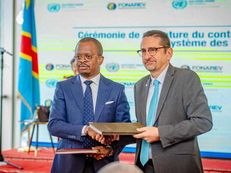 Patrick Fata et Bruno Lemarquis signent un accord de partenariat entre le FONAREV et les Nations-Unies pour aider les victimes de conflits à l’Est de la RDC