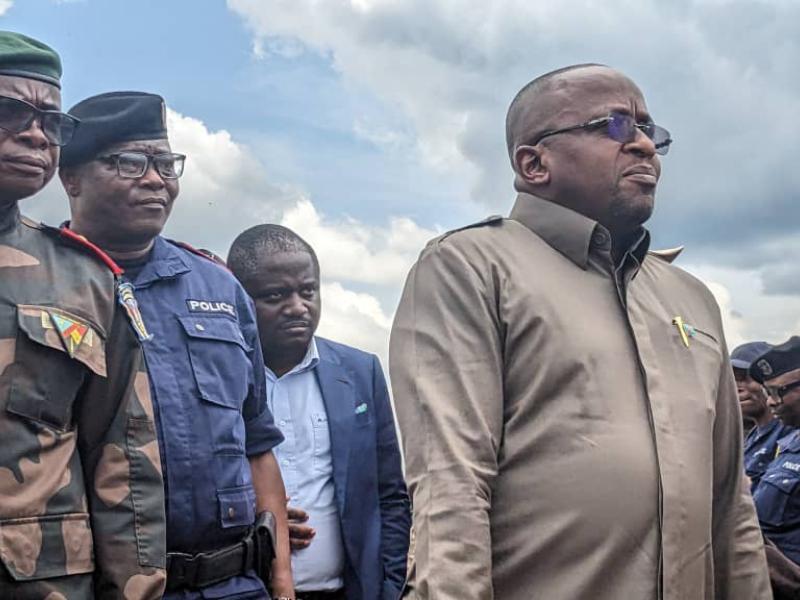 Arrivée du VPM Jacquemain Shabani à Beni et accueilli par le général-major Eva Somo,  Gouverneur de province