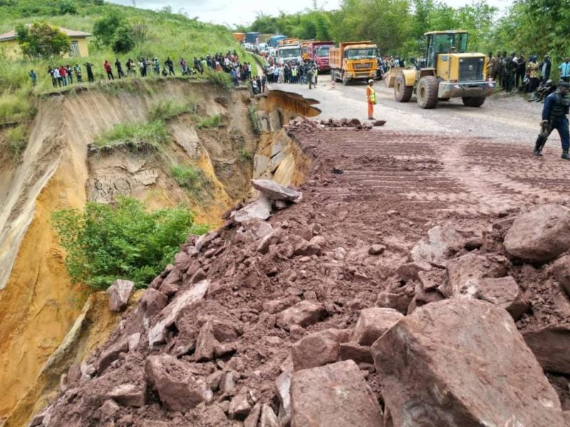 Travaux de réhabilitation de la RN 1 entre Mitendi et Kasangulu par l’entreprise SIC SA