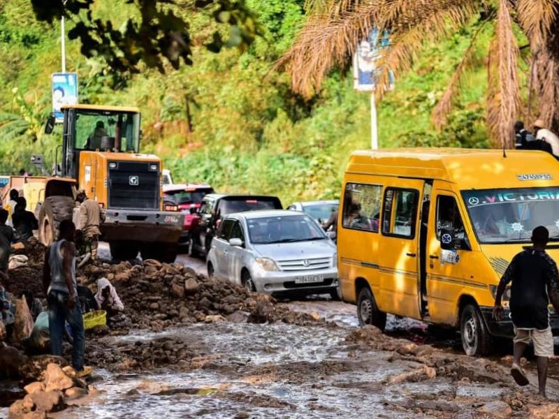 Reprise de circulation sur l’avenue du Tourisme après le lancement de l’opération "point-à-temps" par le Gouverneur Daniel Bumba