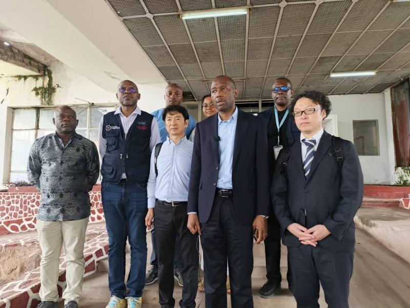 Le DG de l'INSP, Dieudonné Mwamba entouré du coordonnateur du COUSP et les membres de la délégation stratégique du GHIT