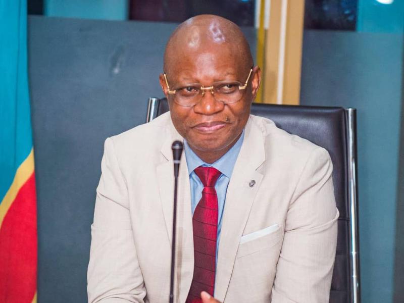 Le Ministre de la Santé Publique, Hygiène et Prévoyance sociale, Samuel Roger KAMBA, lors de la réunion stratégique ce jeune 10 avril 2025