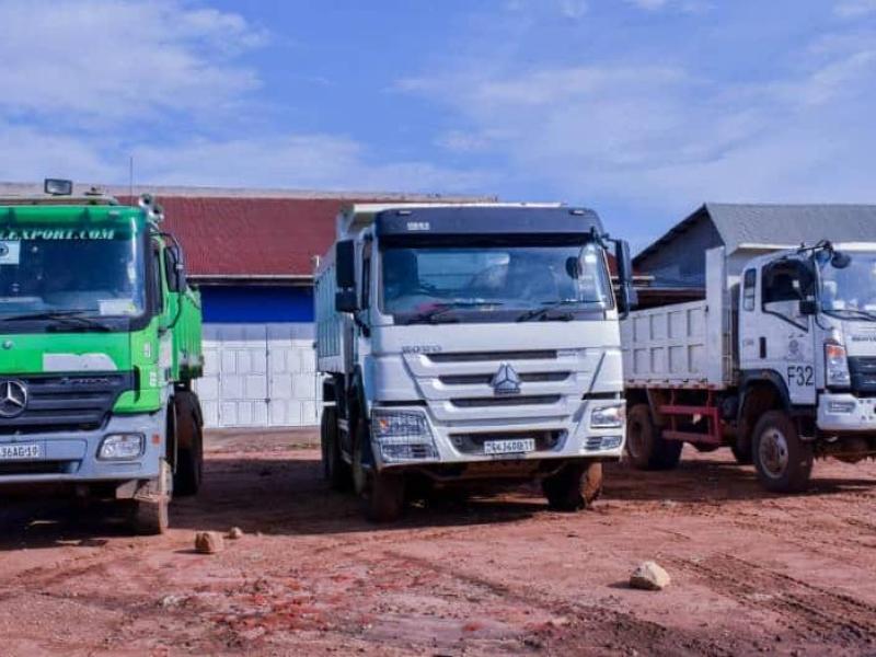 Trois camions marque Bene du PNVi offerts au Gouvernement provincial  du Nord-Kivu, pour soutenir les travaux d’élargissement de l’aéroport de Mavivi