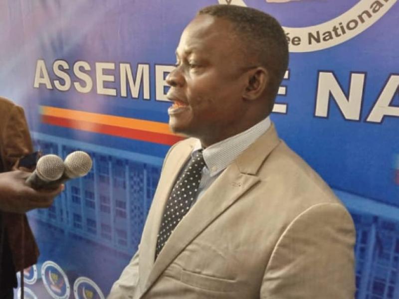 Le député national Garry Sakata