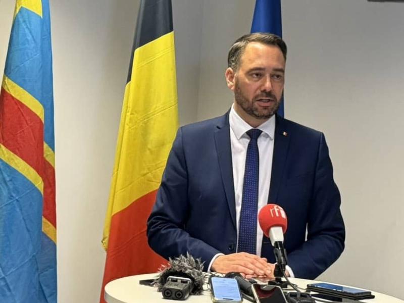 Le VPM belge Maxime Prevot lors d'un point de presse ce lundi 28 avril à Kinshasa