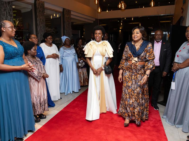 La première dame de la RDC, Denise Nyakeru Tshisekedi, et celle du Burundi, Angeline Ndayishimiye