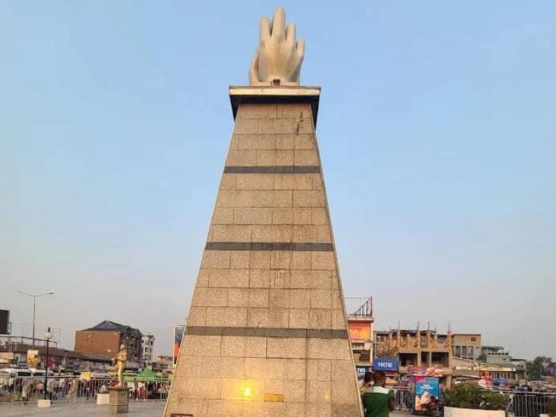 Place des artistes, en plein Kinshasa