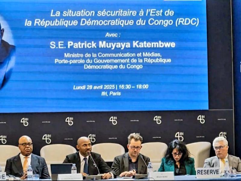 Le ministre congolais Patrick Muyaya dans une conférence à l’Institut français des relations internationales de Paris