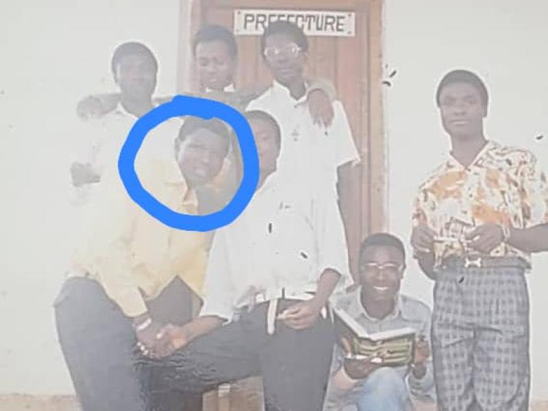 Le ministre du Commerce extérieur en RDC, Julien Paluku Kahongya (encerclé), quand il était encore enseignant à l’école secondaire [photo d’illustration]