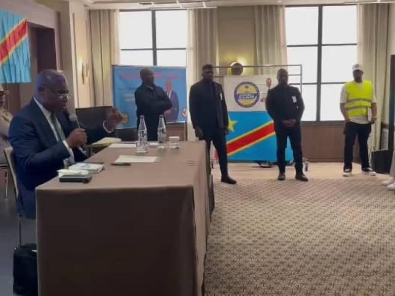 L'opposant congolais Martin Fayulu face à la diaspora congolaise de France, ce samedi 03 mai 2025