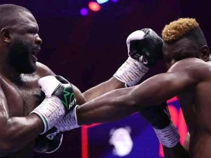 Les boxeurs Martin Bakole et Efe Ajagba lors du combat livré à Riyadh, en Arabie Saoudite, du samedi 03 au dimanche 4 mai 2025