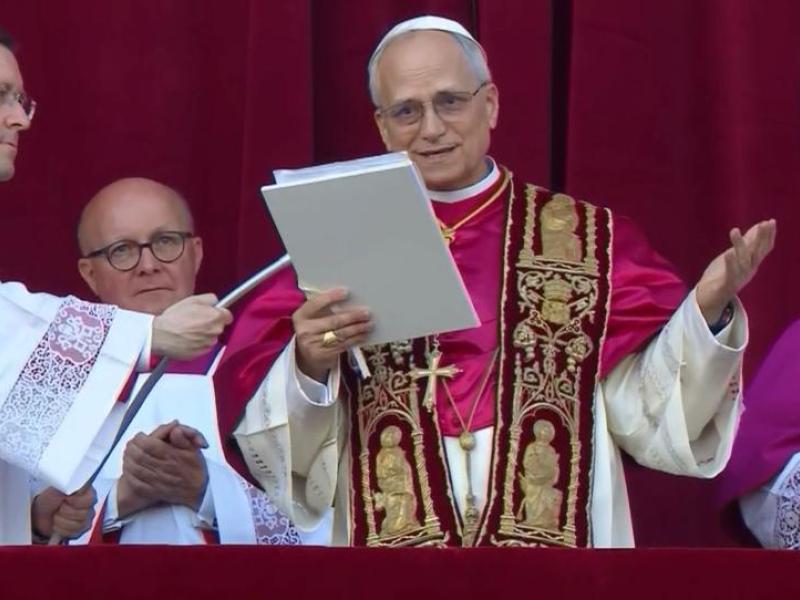 Le nouveau pape  de l’Eglise Catholique, Léon XIV apparu à la Loggia centrale Saint Pierre après son élection