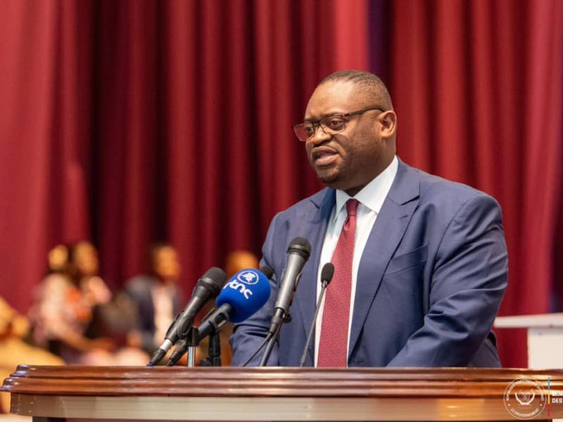 Le ministre des finances Doudou Fwamba devant les élus nationaux ce jeudi 08 mai 2025