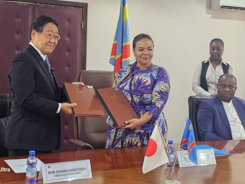 La ministre des affaires étrangères Thérèse Kayikwamba et Ogawa Hidetoshi, ambassadeur du Japon en RDC [photo d'illustration]