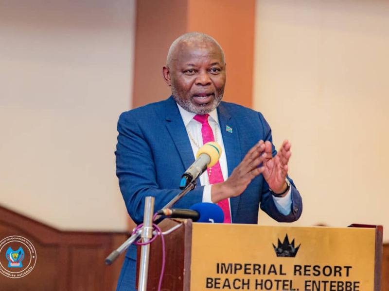 3 ème Conférence interparlementaire à Entebbe (Ouganda) : Vital Kamerhe exhorte les dirigeants à s’unir pour la paix et l’avenir de l’Afrique  Par Prehoub Urprus   À l’occasion de la 3ème Conférence interparlementaire africaine sur les défis mondiaux émergents, qui se tient, à Entebbe, en Ouganda, le Président de l’Assemblée nationale de la RDC -République démocratique du Congo-, Vital Kamerhe, a lancé,  samedi 10 mai 2025, un appel fort à ses homologues du continent.  Dans son intervention, le Speaker de l