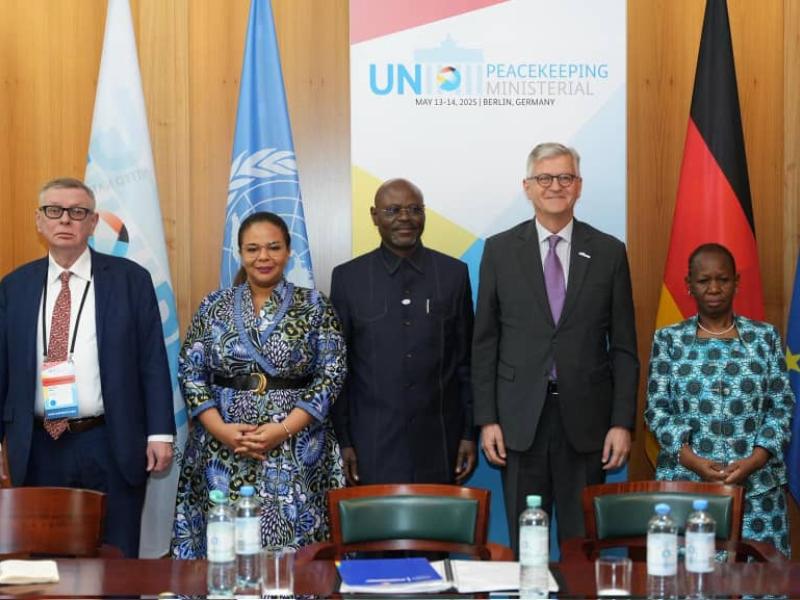 Lz VPM Guy Kabombo accompagné de Thérèse Kayikwamba Wagner et Bintou Keita à Conférence ministérielle des Nations Unies sur le maintien de la paix à Berlin.
