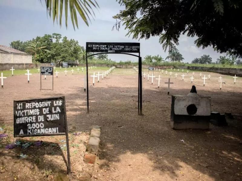 Vue d'un cimetière de victimes de la guerre des 6 jours en juin 2000 à Kisangani, dans la province de la Tshopo, où les armées rwandaise et ougandaise s'étaient affrontées, faisant des milliers de morts et de blessés parmi les Congolais [photo d'illustration]