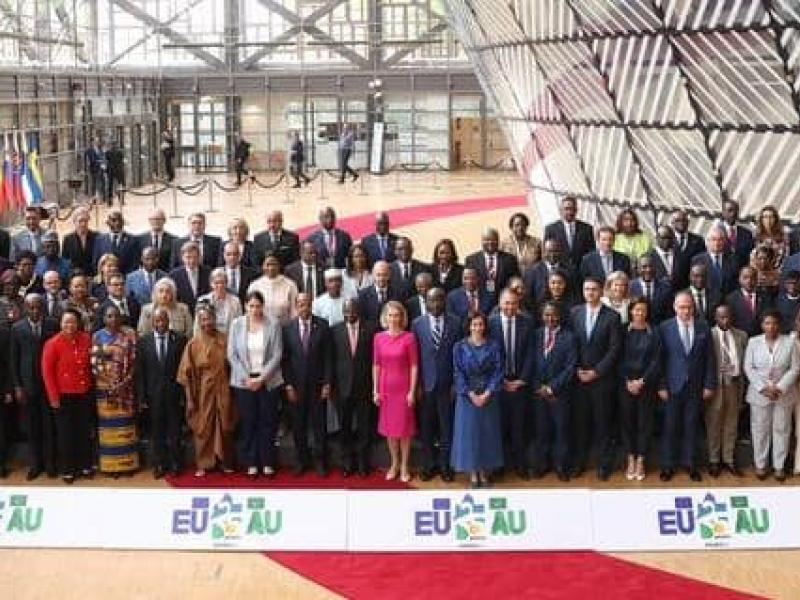 Photo de famille à l’occasion de la 3ᵉ réunion ministérielle Union européenne–Union africaine tenue à Bruxelles