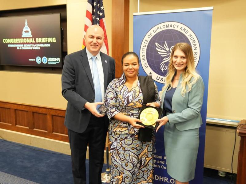 La ministre d'État en charge des Affaires étrangères, Thérèse Kayikwamba Wagner a reçu le " Prestige of Nations Award" à Washington