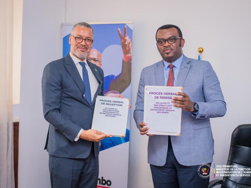 Le Vice-Premier ministre en charge de la Fonction publique, Jean-Pierre Lihau et le ministre des Mines, Kizito Pakabonga Kapinga [photo d'illustration]