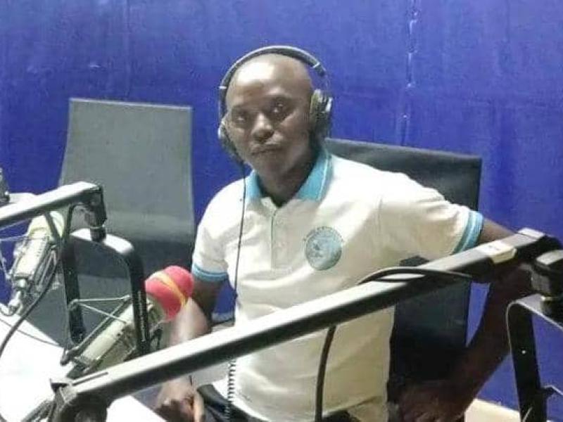 Esdras Kaghoma, journaliste à la radio communautaire Nia-Nia Amkeni de Mambasa