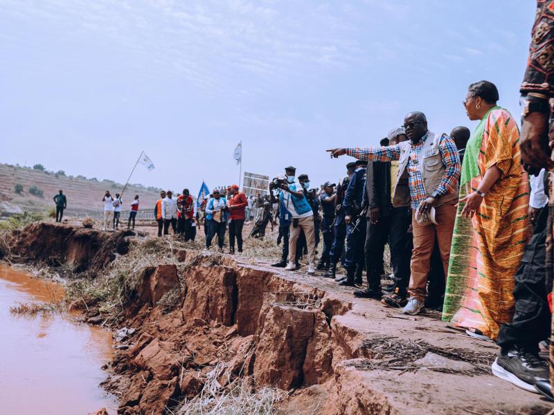 En visite à Tshikapa, la Première Ministre Judith Suminwa promet qye l’État va faire face aux défis d’érosion, santé et infrastructures dans la province du Kasaï