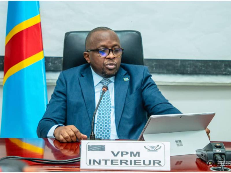Le VPM Shabani lors de la clôture de l'atelier d'évaluation des recommandations de la 11è session de conférence des Gouverneurs de provinces
