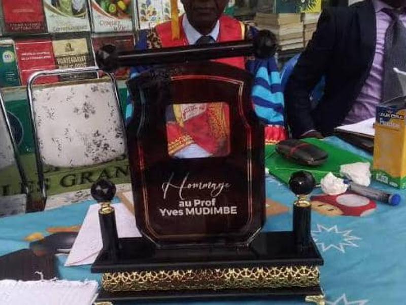 Le prix "Mwangaza ya Afrika" décerné à Valentin-Yves [photo d'illustration]