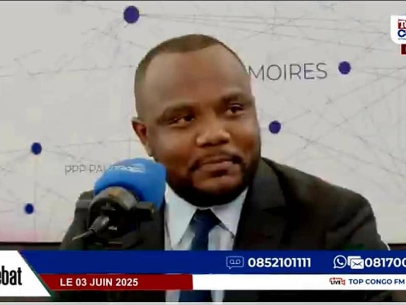 Christian Bosembe, président du CSAC au micro de Top Congo FM