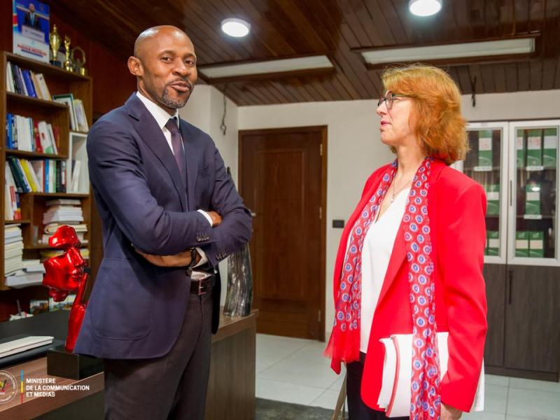 Échange entre le ministre de la Communication et Médias, Patrick Muyaya et Muriel Berset Kohen, représente personnelle de la Présidente de la Confédération suisse au sein du Conseil permanent de la Francophonie