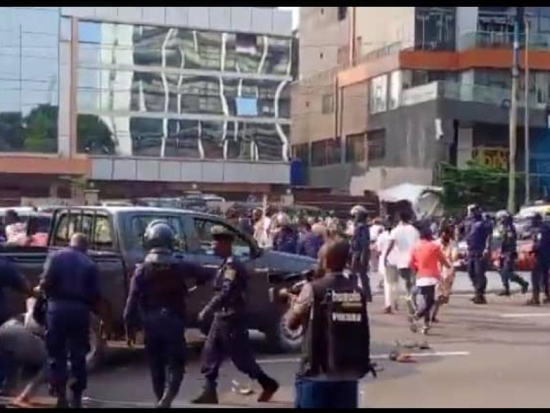 Manifestation des partisans du Min'Etat Constant Mutamba sur le boulevard du 30 juin