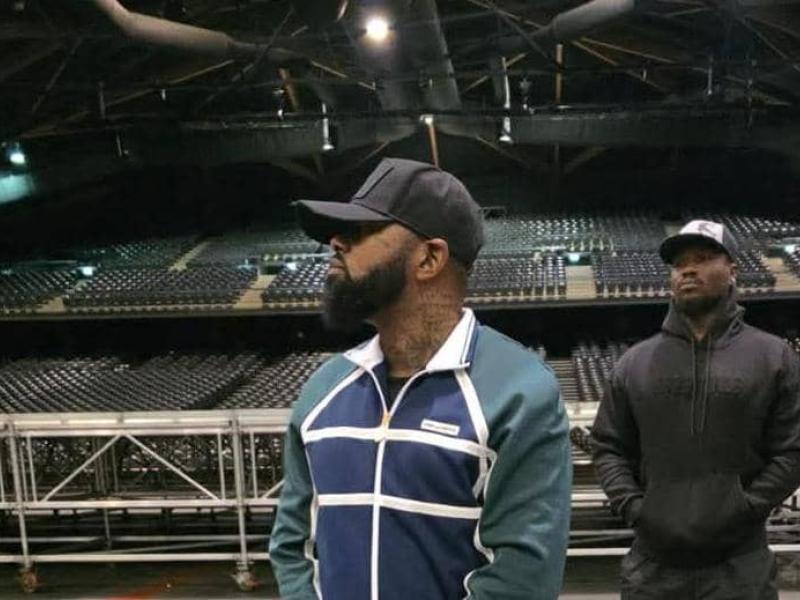 Ferré Gola et son garde du corps, à l'ING Arena Bruxelles.