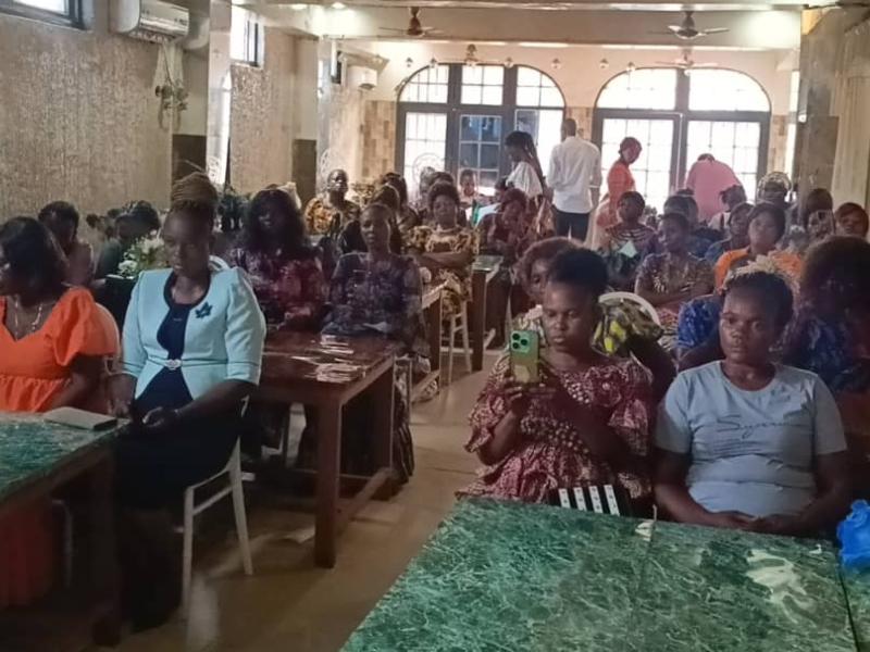 En pleine activité dans la maison de la femme à Mbumba