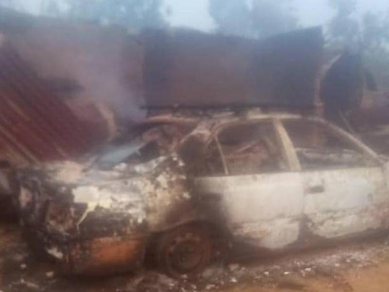 Plusieurs maisons, véhicules et biens de valeur incendiés lors d’une incursion armée à Mambembe dans le territoire de Lubero [photo d’illustration]