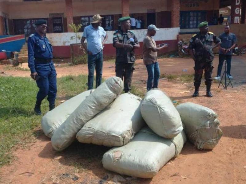 Huit sacs de chanvre saisis par les services de sécurité à Mambasa, dans la province de l’Ituri