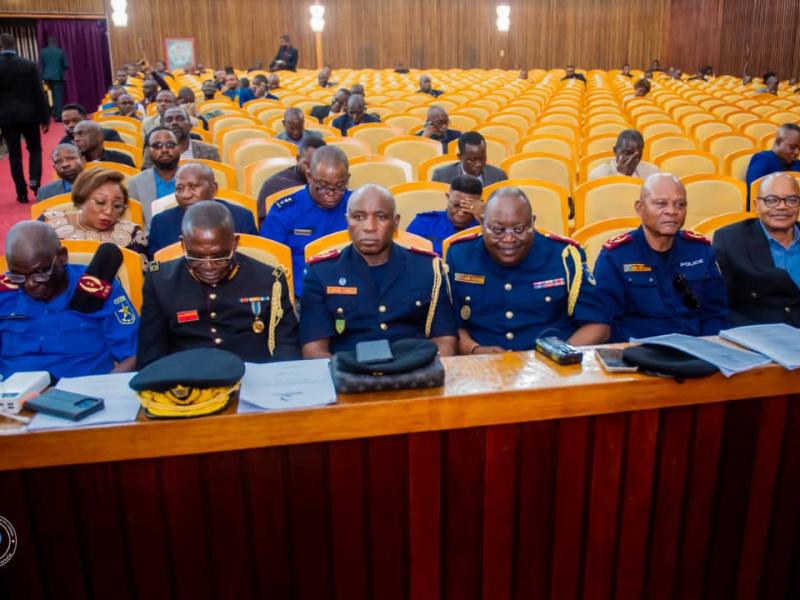 Quelques officiers de la Police nationale congolaise lors d'une plénière à l'Assemblée nationale, jeudi 12 juin 2025