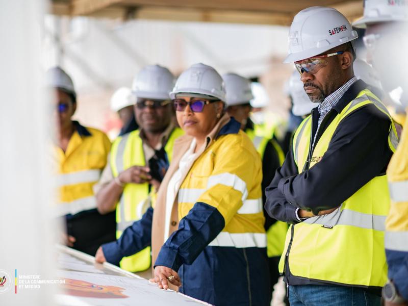 La ministre ministre Judith Suminwa et Patrick Muyaya porte parole du gouvernement lors d'une visite chez Glencore [photo d'illustration]