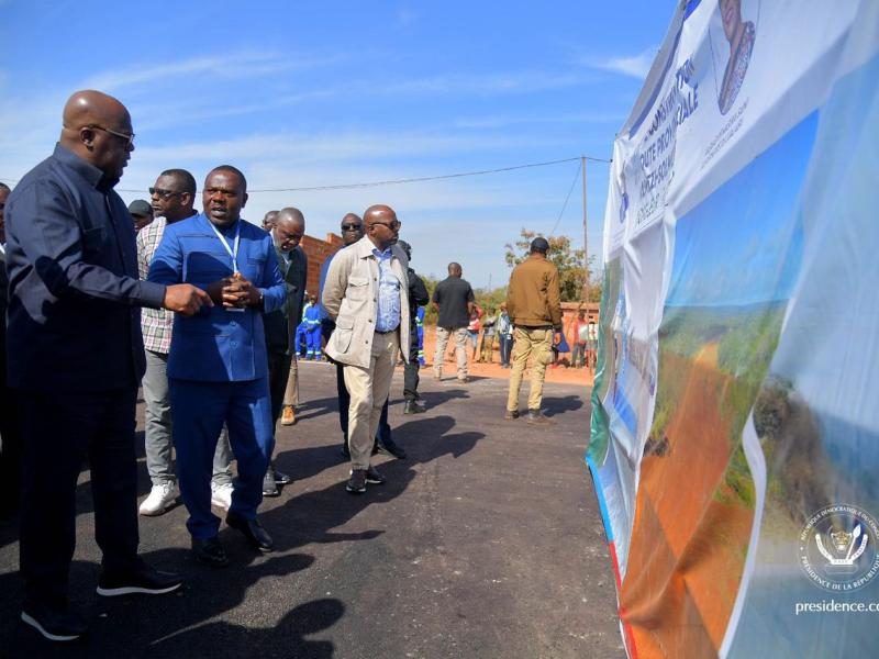 Le Président Félix Tshisekedi inspecte la route Kolwezi-Solwezi reliant la RDC à la Zambie