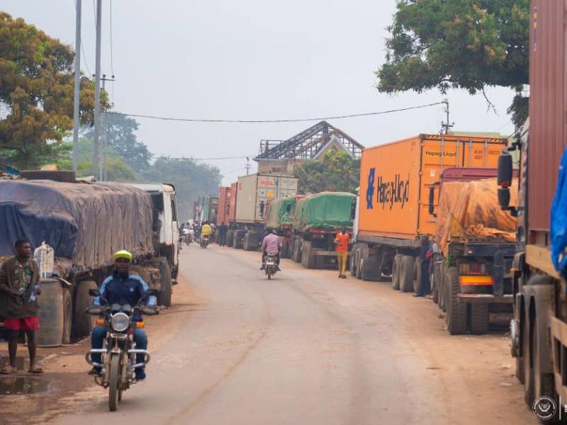 Plus de 1800 camions remettent le moteur en marche mettant fin de la grève sur la route Matadi-Kinshasa