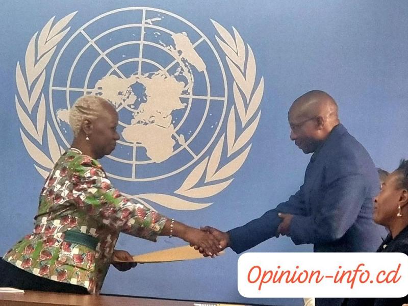 Bintou Keita, Représentante Spéciale du Secrétaire Général des Nations Unies en RDC, reçoit le mémo des civils sous protection, dans les bases de la Monusco à Goma