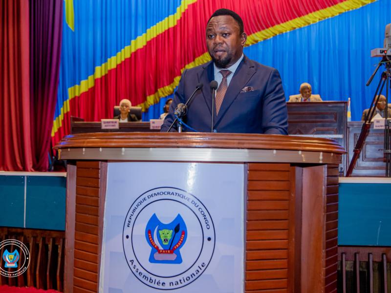 Le vice-ministre de la justice et contentieux international, Samuel Mbemba, lors de la présentation du projet de loi portant habilitation du gouvernement devant la représentation nationale, samedi 14 juin 2025