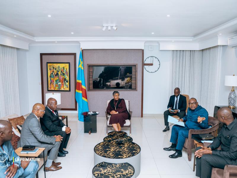 La Première Ministre Judith Suminwa échange avec la délégation de la Conférence internationale sur la région des Grands Lacs